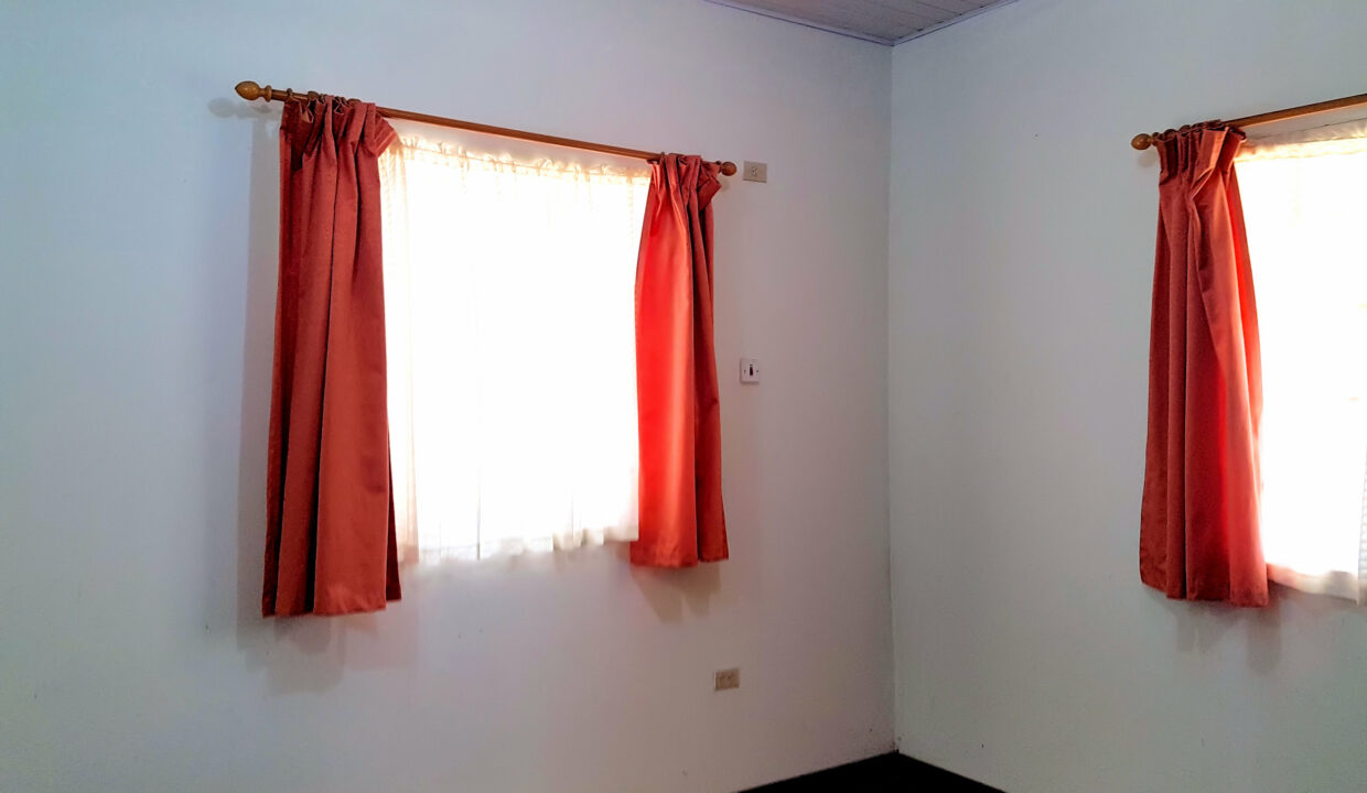 10 Bedroom 1