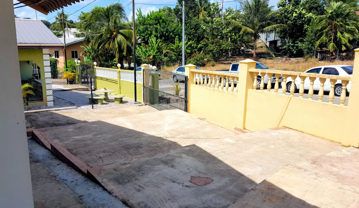 14 Front Yard